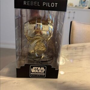 Funko StarWars Gold colored Rebel Pilot Collectible Boss 2016 Smuggler’s bounty